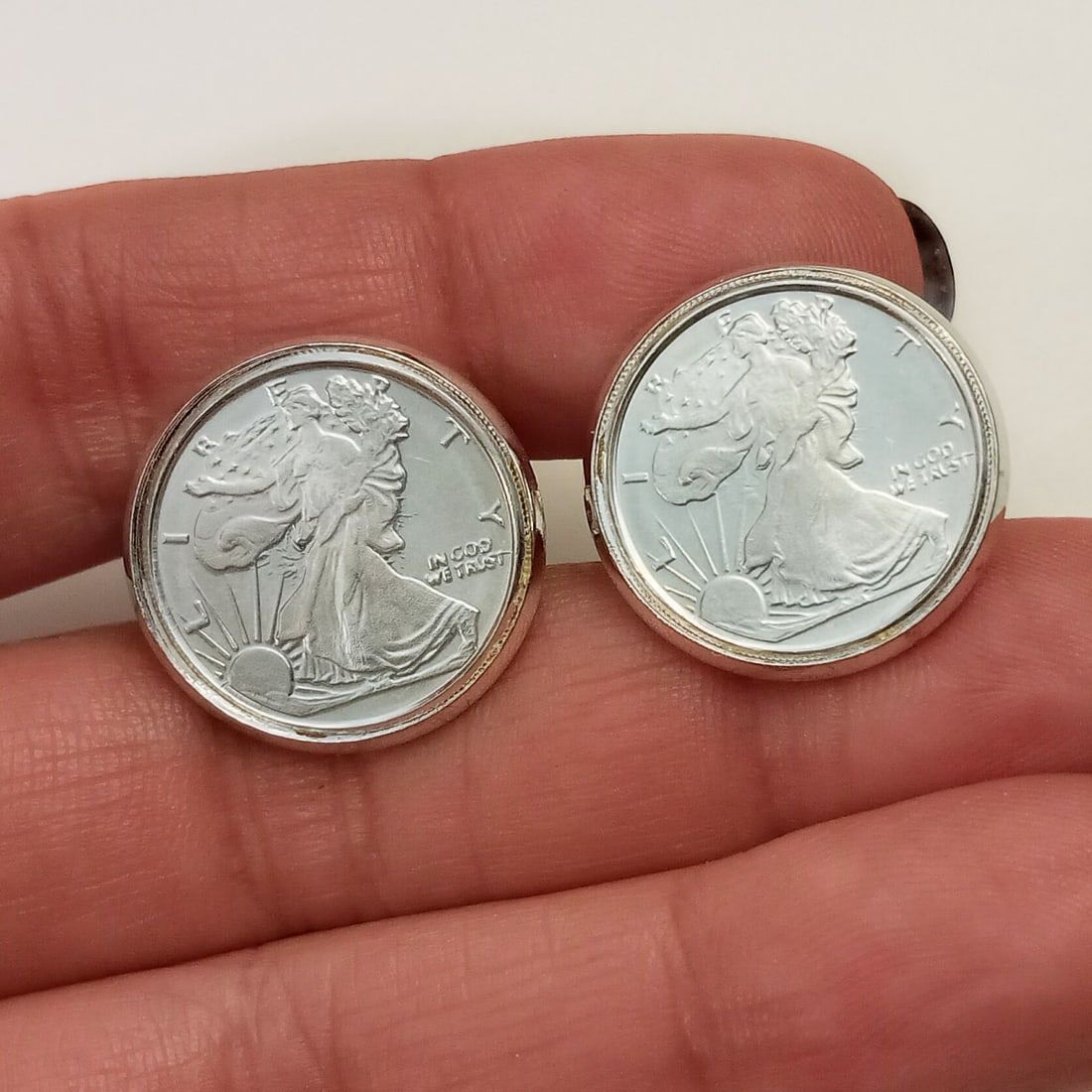 Fine silver Eagle Liberty round silver tone cufflinks (1 of 5)