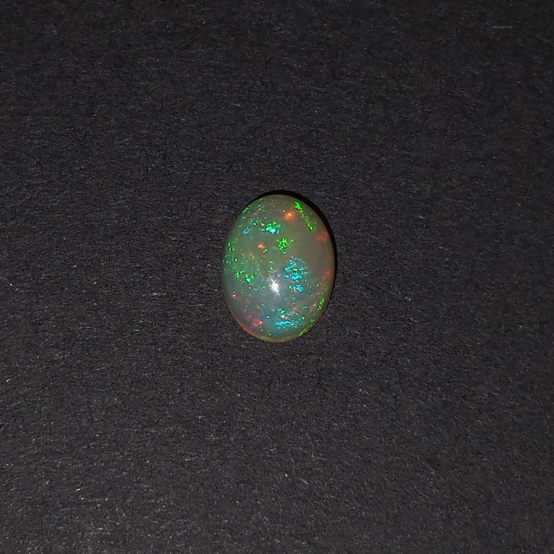 Oval shape Opal cabochon, weight 0.99 cts (1 of 4)