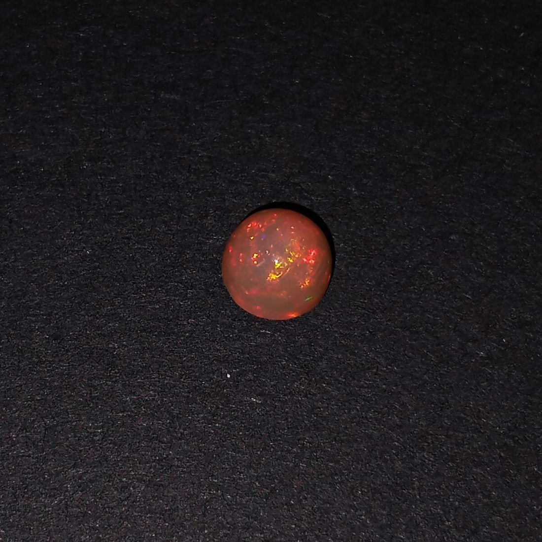 Round shape Opal cabochon, weight 1.39 cts (1 of 3)