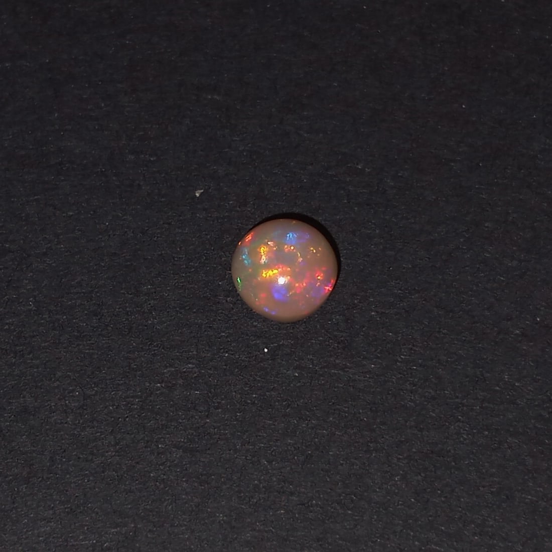 Round shape Opal cabochon, weight 1.25 cts (1 of 4)