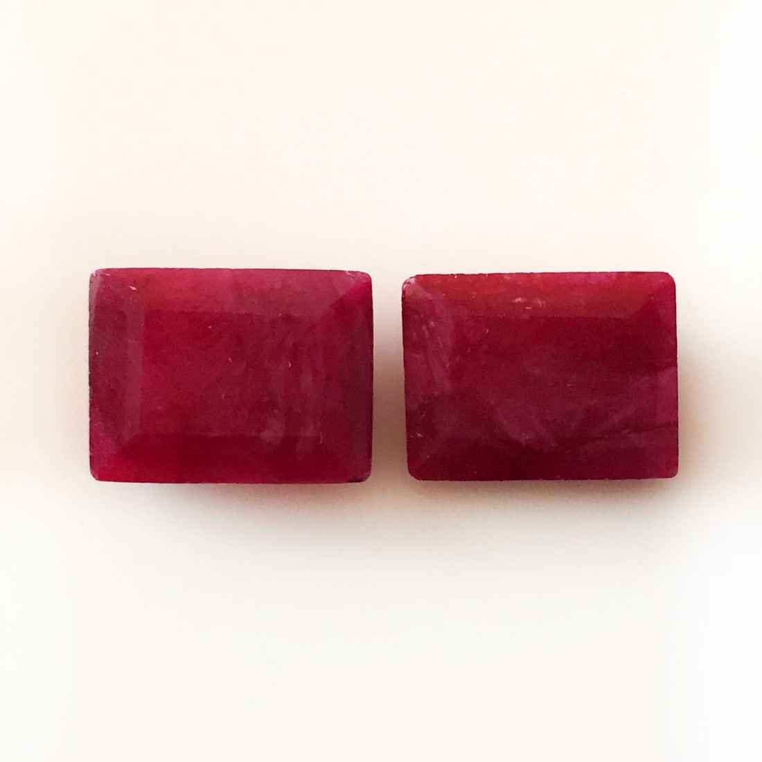 Pair of 16x12 mm rectangular faceted rubies, 23.29 cts (1 of 2)