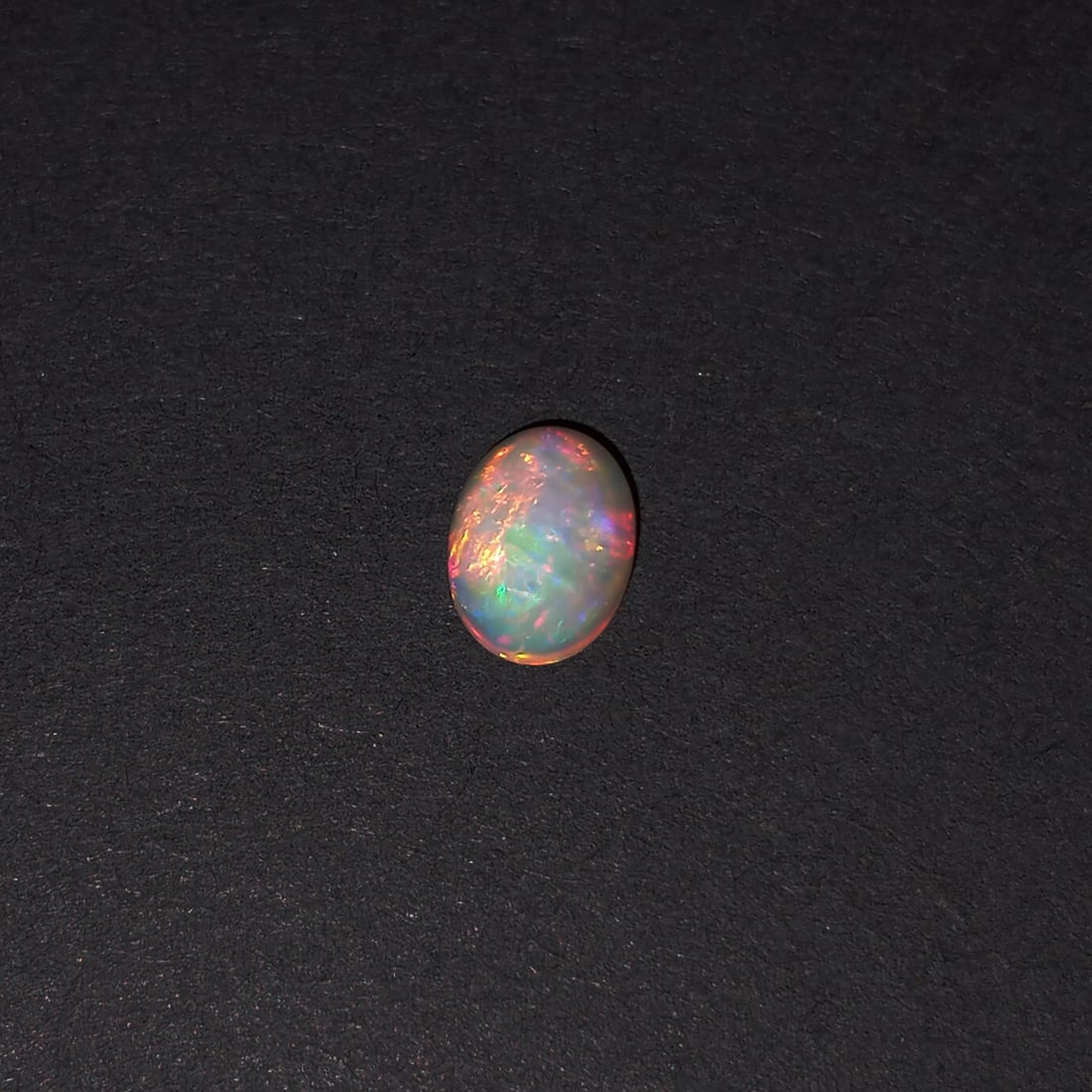 Oval shape Opal cabochon, weight 0.92 cts (1 of 7)