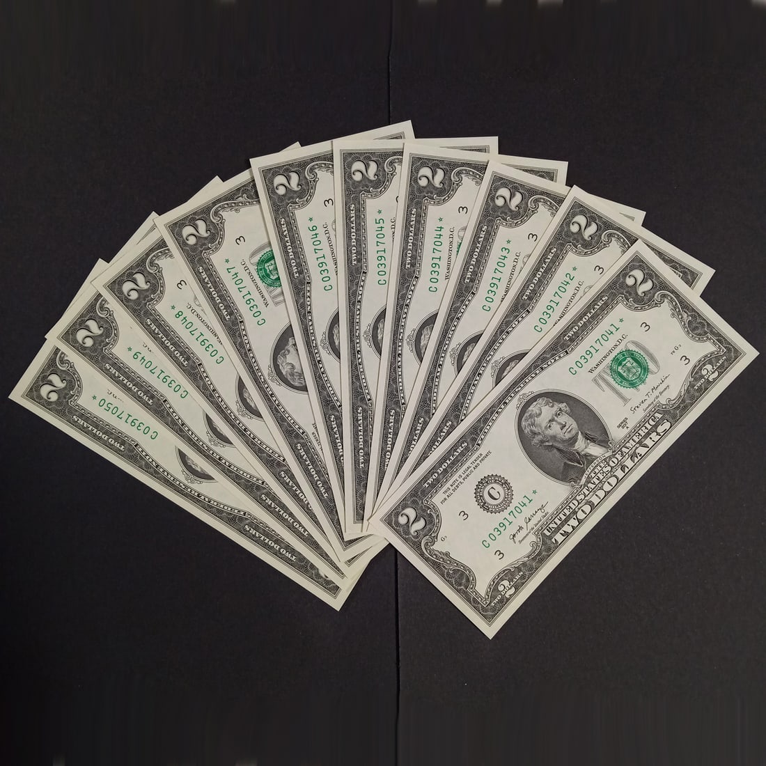 10 Consecutive 2017 Two $2 dollar bills STAR UNC: Lot of 10 Consecutive serial numbers 2017 US Two $2 dollar bills with Star UNCIRCULATED. Genuine uncirculated $2 bills. Bills come with 10 pocket holder album.