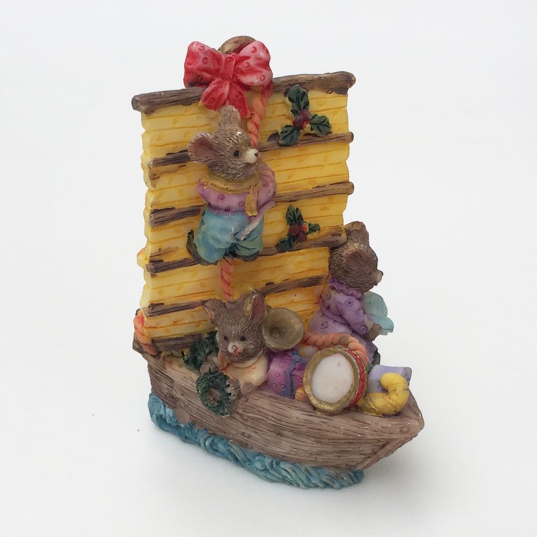 Vintage Mice on a Ship figurine: Vintage Mice on a Ship with yellow sails figurine. Measured 2 1/2 x 1 1/2 x 3 1/4 inches. Condition excellent.