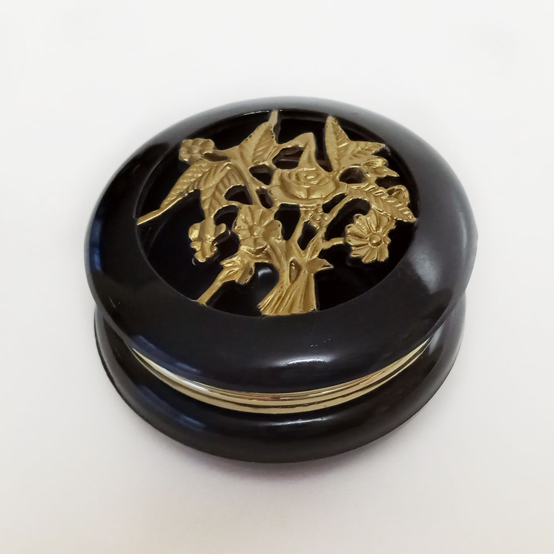 Black and gold tone textured design round jewelry box: Acrylic black and gold tone textured design round jewelry trinket box. Measured 2 5/8 inches in diameter and 1 5/8 inches in height. Condition very good.