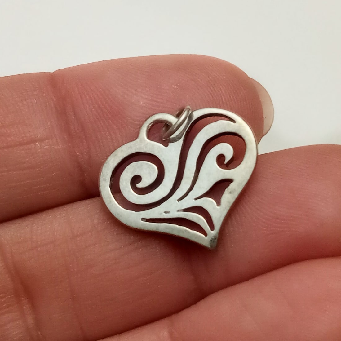 Vintage sterling silver wave design Heart charm: Vintage sterling silver wave design Heart charm pendant. Weight 1.92 grams. Length 5/8 inches with bail. No hallmark, tested 925 sterling silver. Condition very good.