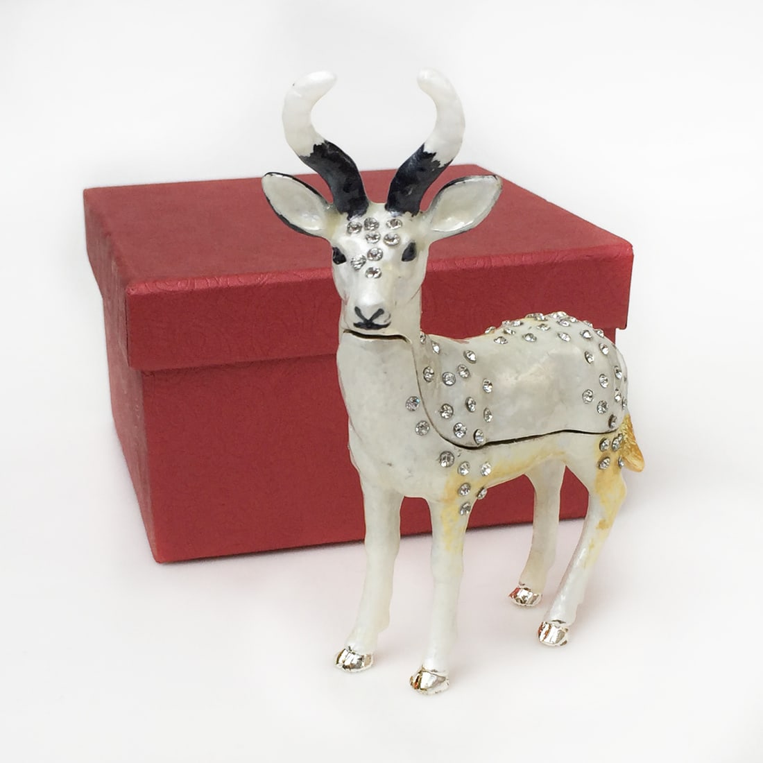 Enamel crystals White Horned Buck Deer trinket box: Enamel crystals White Horned Buck Deer trinket box. Measured 1 1/4 x 3 x 4 1/4 inches. Consition very good.