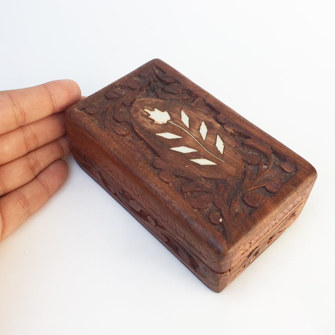 Vintage carved wood rectangular jewelry trinket box (1 of 8)