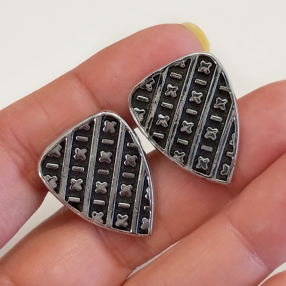 HICKOK Vintage silver tone shield shape cufflinks (1 of 6)