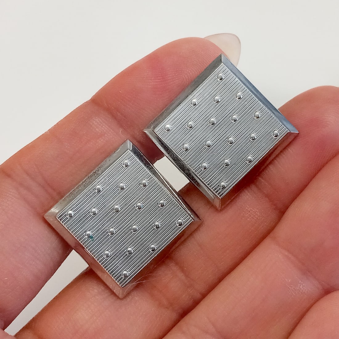 HICKOK Vintage silver tone textured square cufflinks (1 of 5)