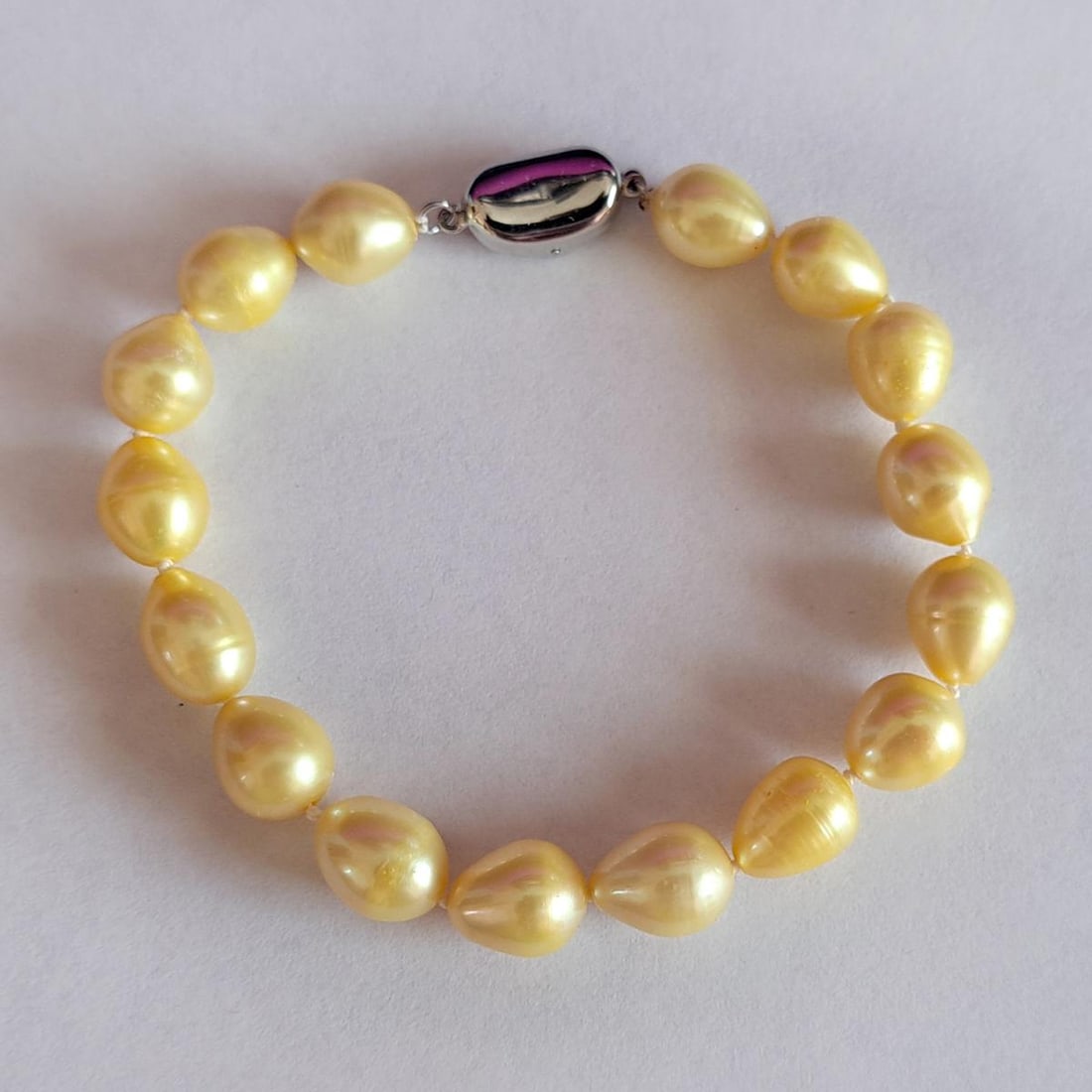 9-11 mm natural gold South Sea baroque knotted pearl bracelet, silver tone clasp, 8": 9 mm - 11 mm natural gold yellowSouth Sea baroque knotted pearl bracelet with silver tone clasp. Pearls measured approx. 9 mm x 11 mm each. Pearls are very well matched in color, shape and size. Pearl