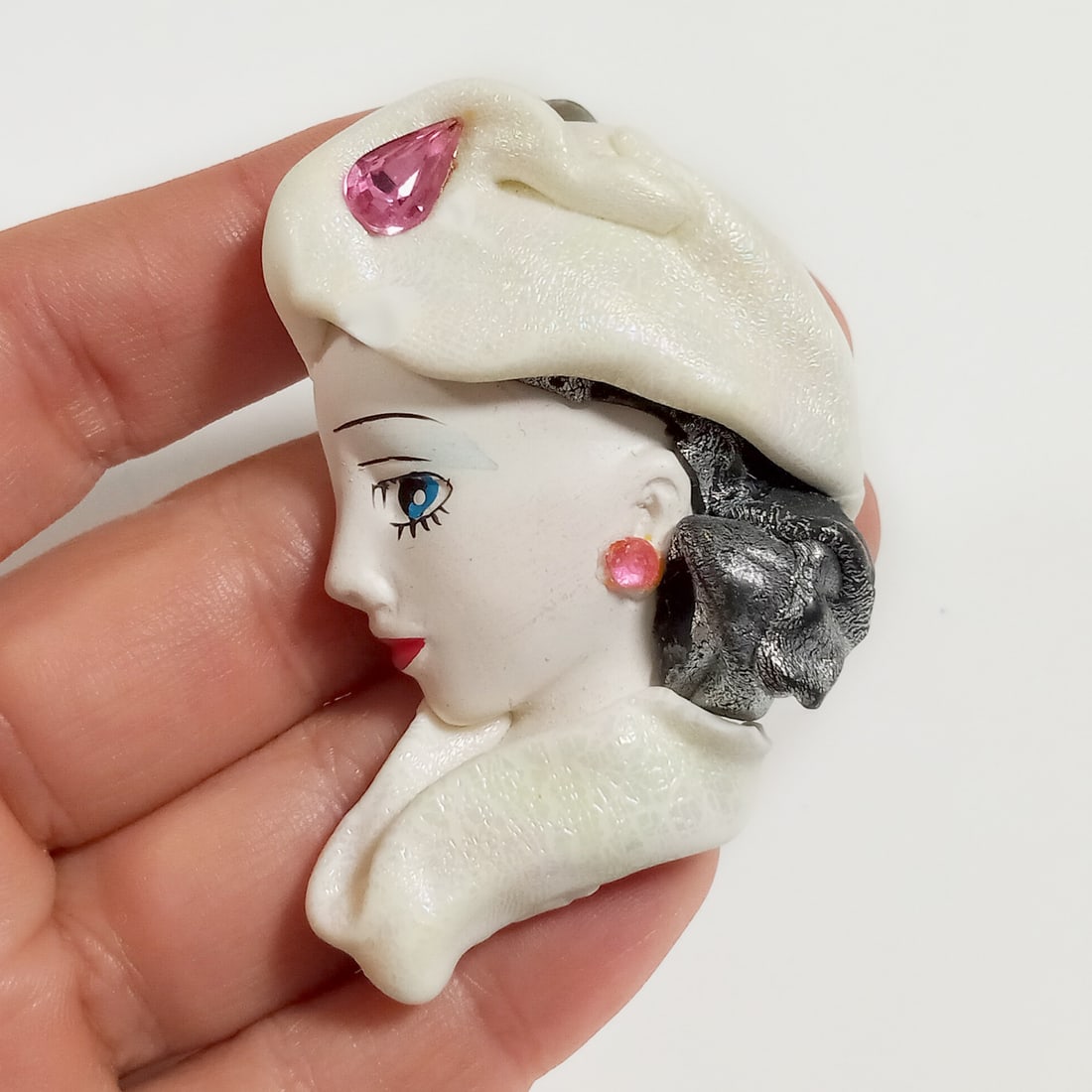Vintage white iridescent hat womans face brooch (1 of 4)