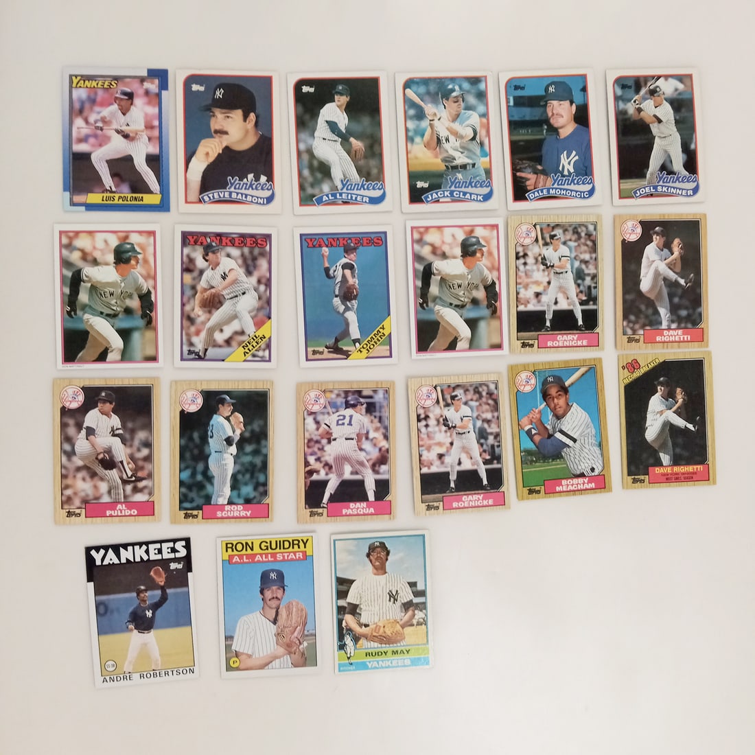 Lot of 21 TOPPS YANKEES 1976, 1986, 1987, 1988, 1988, 1989, 1990 baseball cards: Lot of 21 TOPPS YANKEES 1976, 1986, 1987, 1988, 1988, 1989, 1990 baseball cards. Condition is from fair to excellent depending on the card. One of the cards has frayed corner and frayed/ripped part on