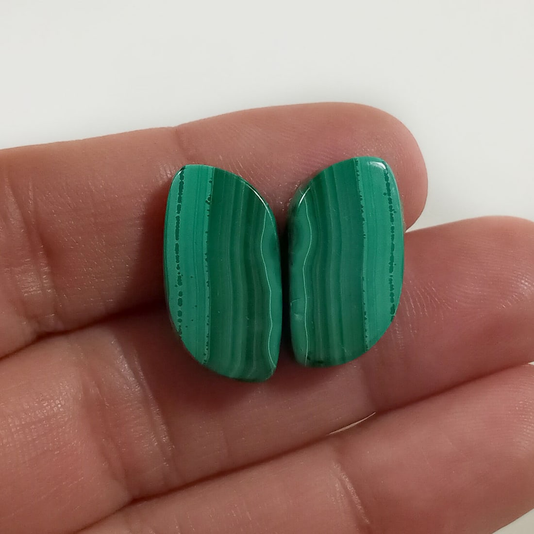 Pair of leaf shape malachite flat cabochons, 24.55 cts (1 of 3)