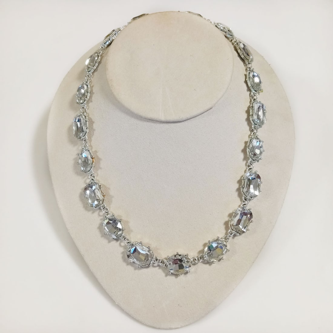 Silver tone clear rhinestones necklace (1 of 3)