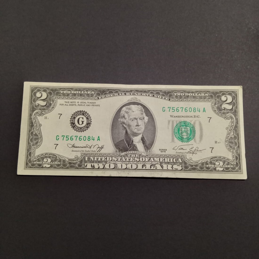 Collectible US 1976 Two dollar $2 bill note: Collectible US 1976 Two dollar $2 bill note. Condition excellent, almost uncirculated. Bill is crisp.