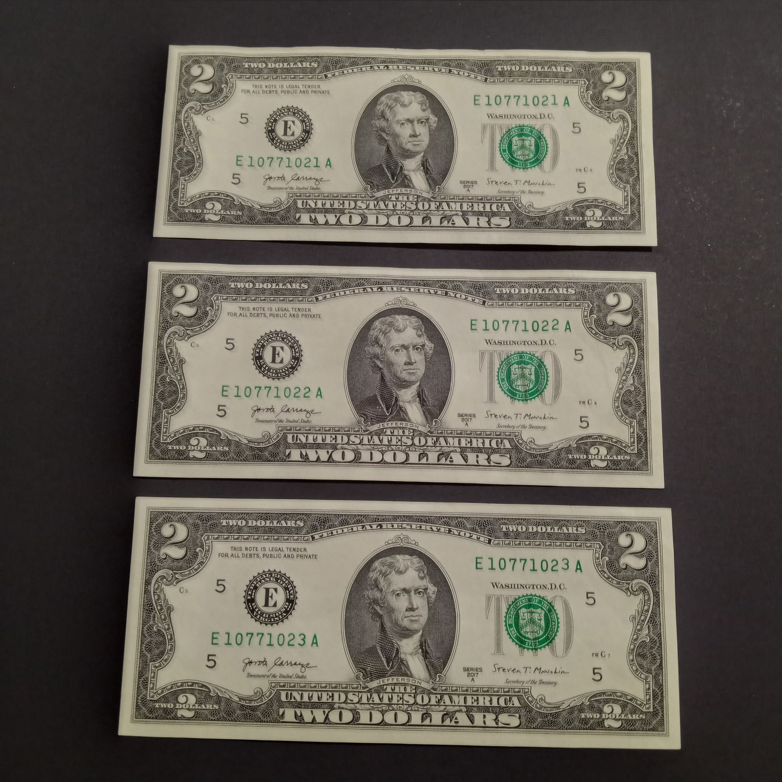 Lot of 3 Collectible US 2017A Two dollar $2 bill notes with consecutive serial numbers, UNC (1 of 2)