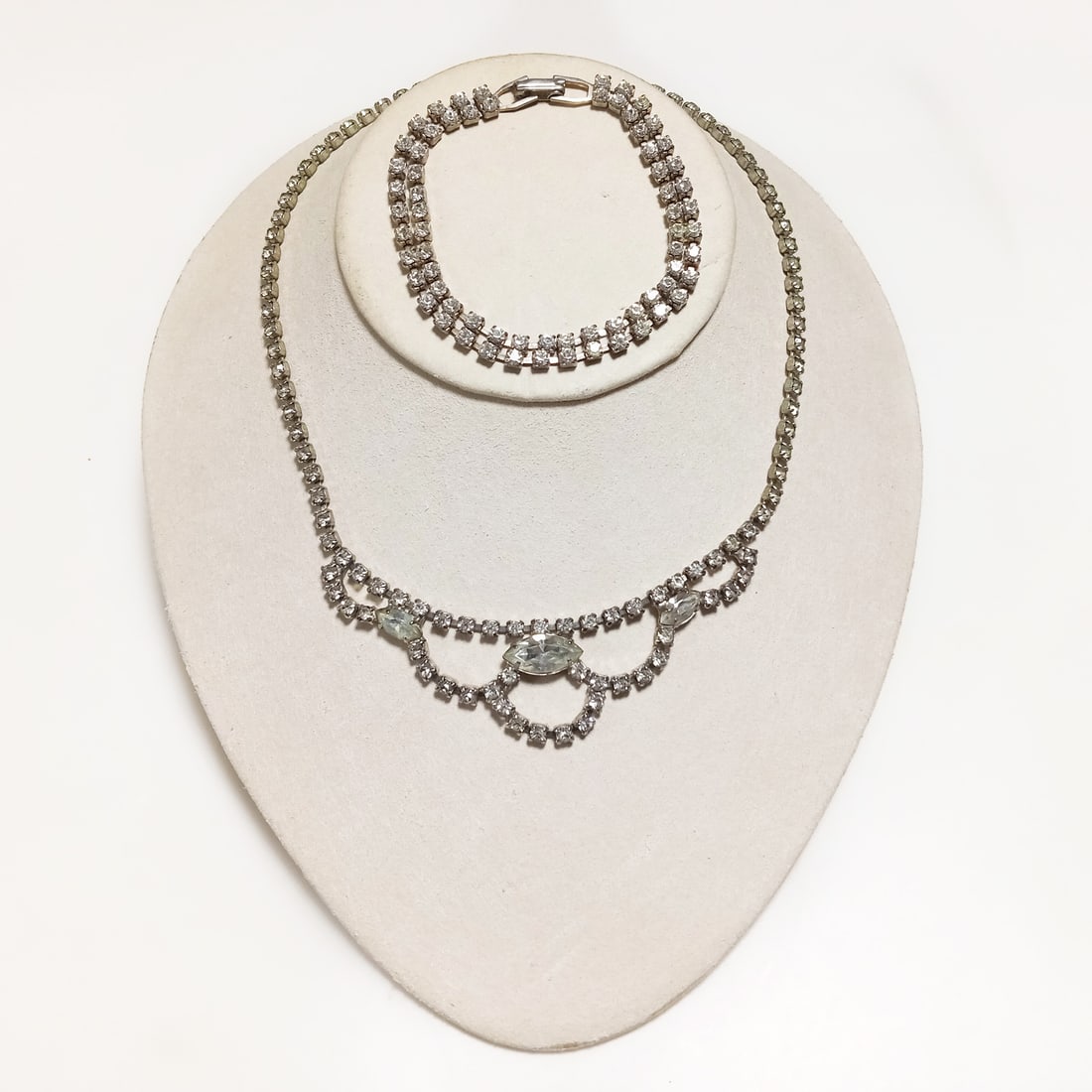 Vintage silver tone clear rhinestones necklace and bracelet set (1 of 5)