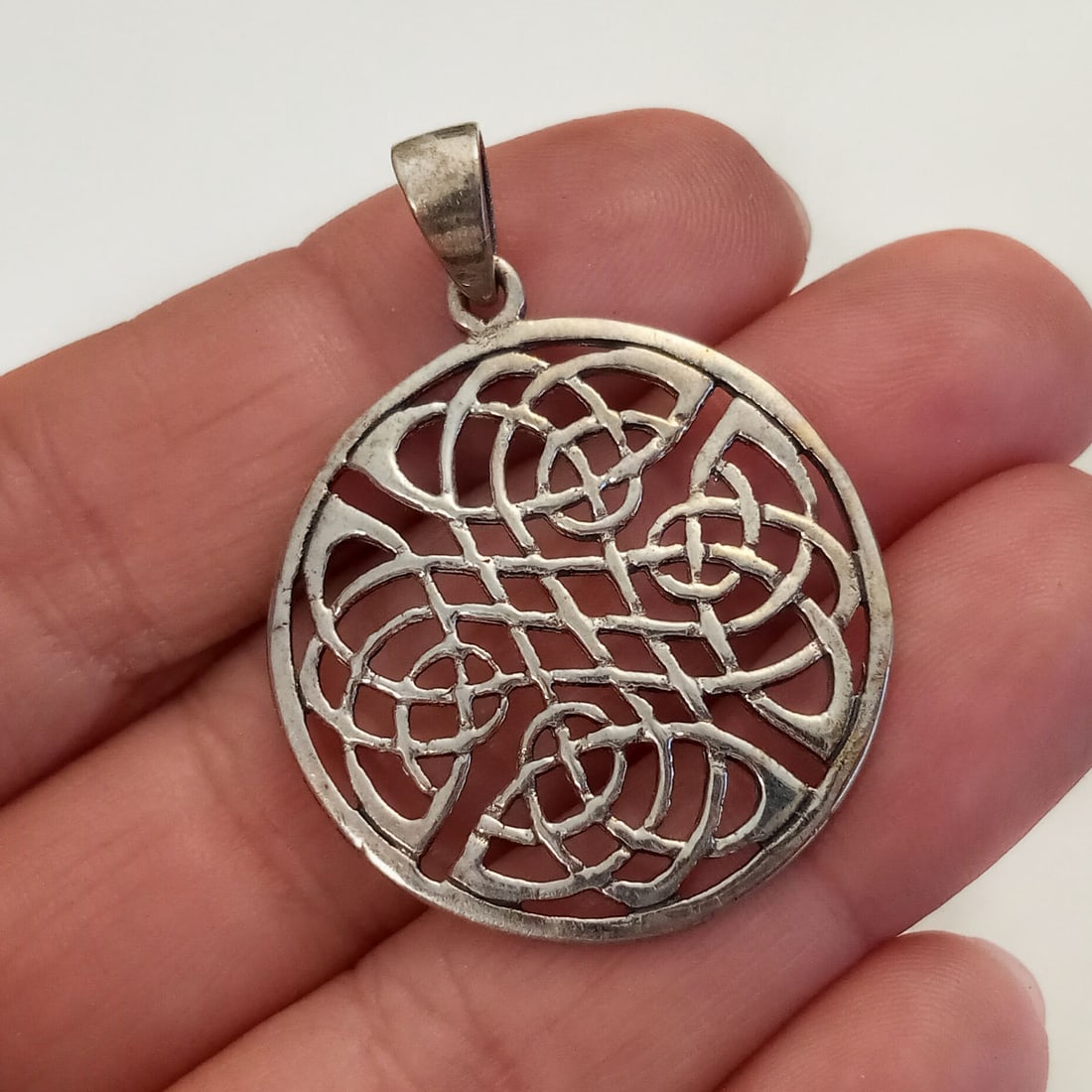 Sterling silver knot design round shape pendant (1 of 3)