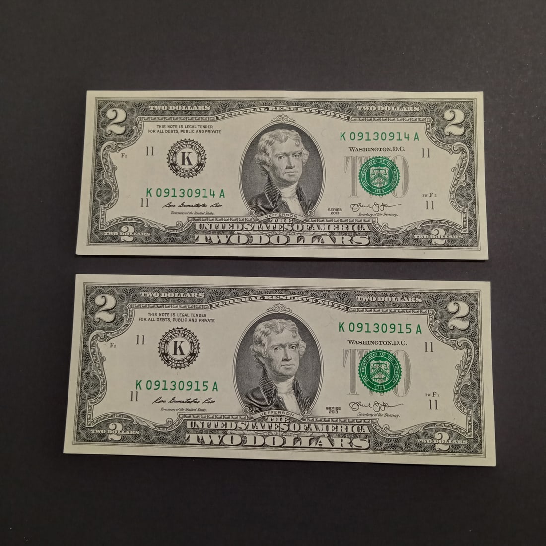 Lot of 2 Collectible US 2013 Two dollar $2 bill notes with consecutive serial numbers, UNC: Lot of 2 Collectible US 2013 Two dollar $2 bill notes with consecutive serial numbers starting with 0, UNC. Bills are crisp.
