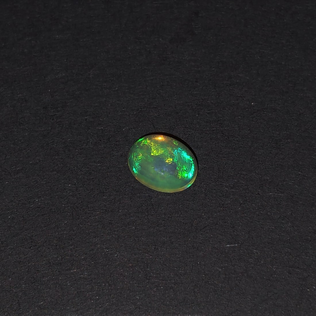 Oval shape Opal cabochon, weight 0.94 cts (1 of 8)