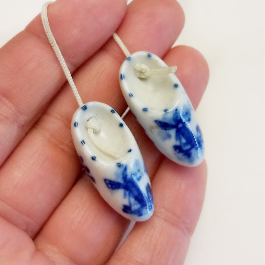 SOLVANG ceramic blue painted Dutch shoes trinket (1 of 4)