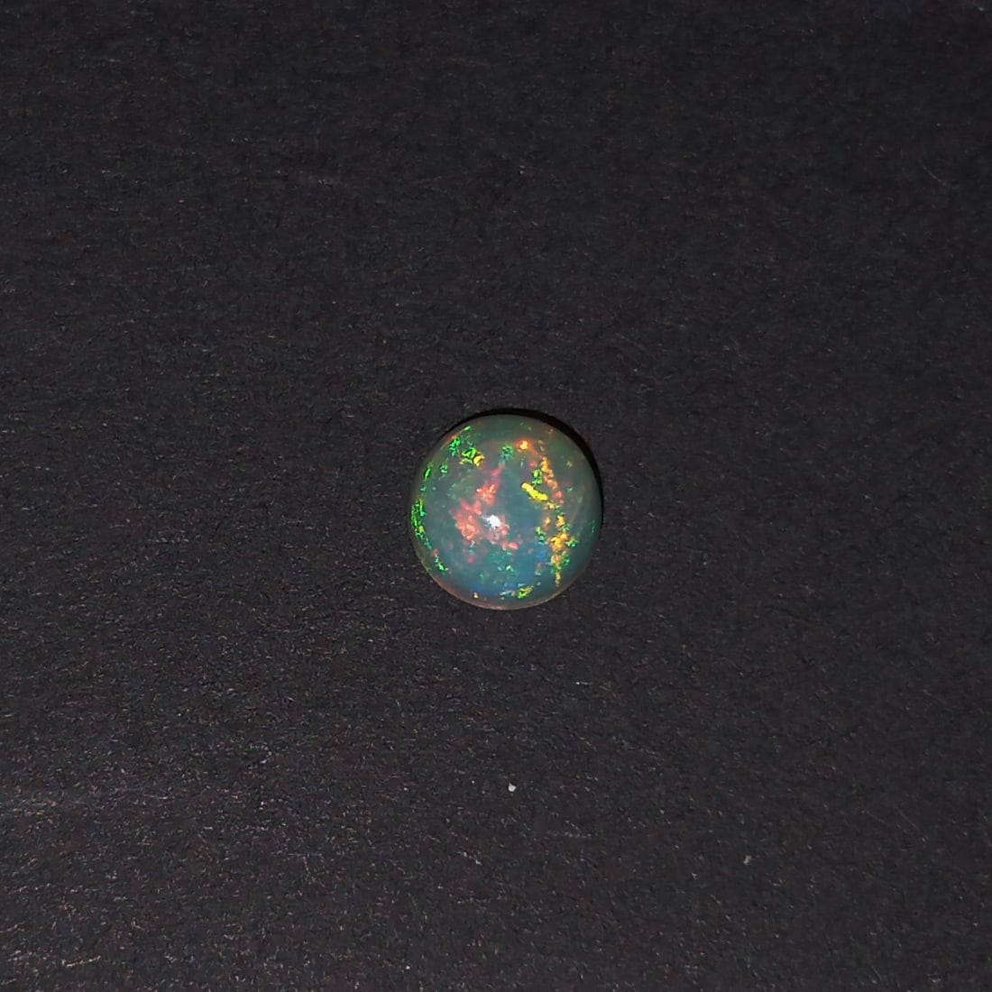 Round shape Opal cabochon, weight 0.63 cts (1 of 4)