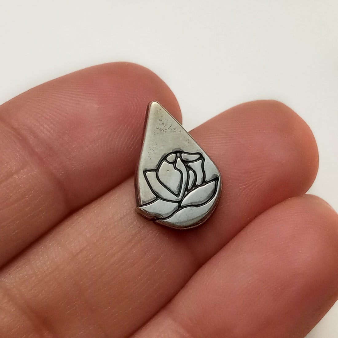KATHY BERNU Sterling silver rose pear shape pendant (1 of 3)