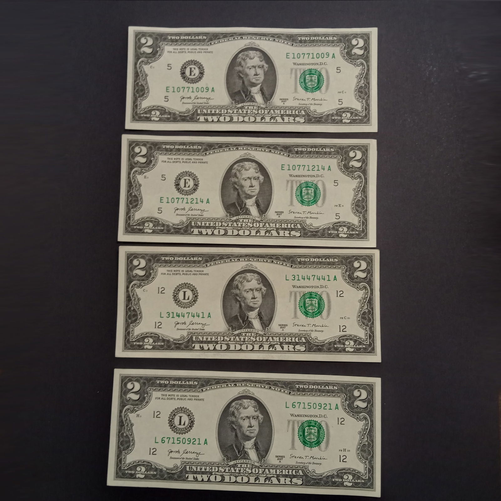 Lot of 4 Collectible US 2017A Two dollar $2 bill notes with consecutive serial numbers, UNC: Lot of 4 Collectible US 2017A Two dollar $2 bill notes with consecutive serial numbers, UNC. Bills are crisp.