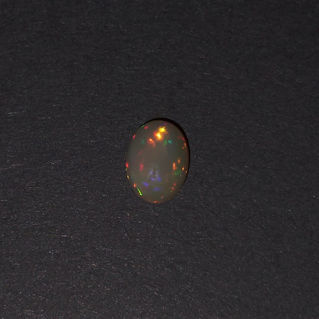 Oval shape Opal cabochon, weight 0.94 cts (1 of 7)