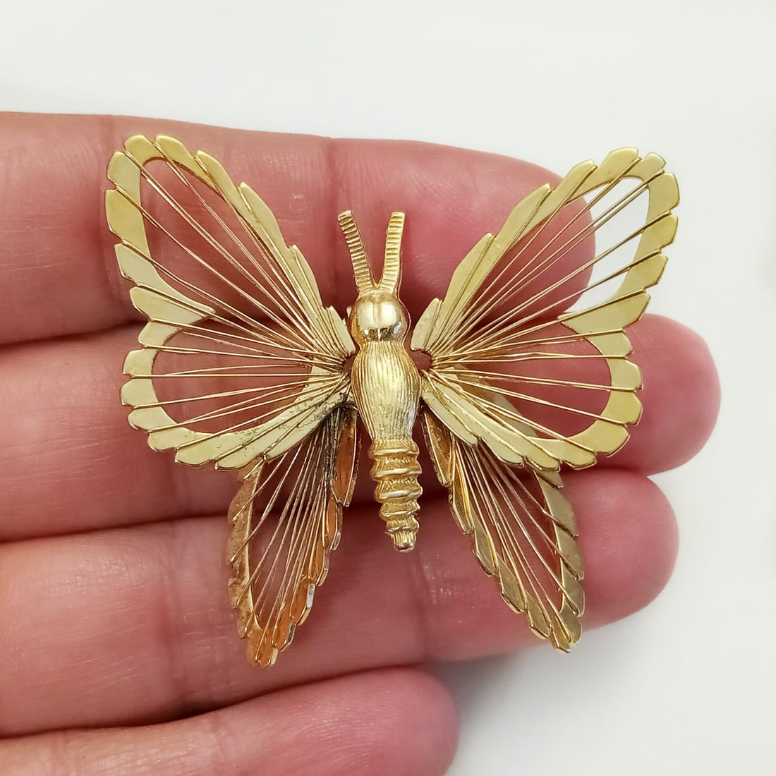 MONET Vintage gold tone Butterfly, signed: MONET Vintage gold tone Butterfly, signed. Measured 1 3/4 x 1 1/2 inches. Hallmarked Monet, copyright symbol. Condition very good.