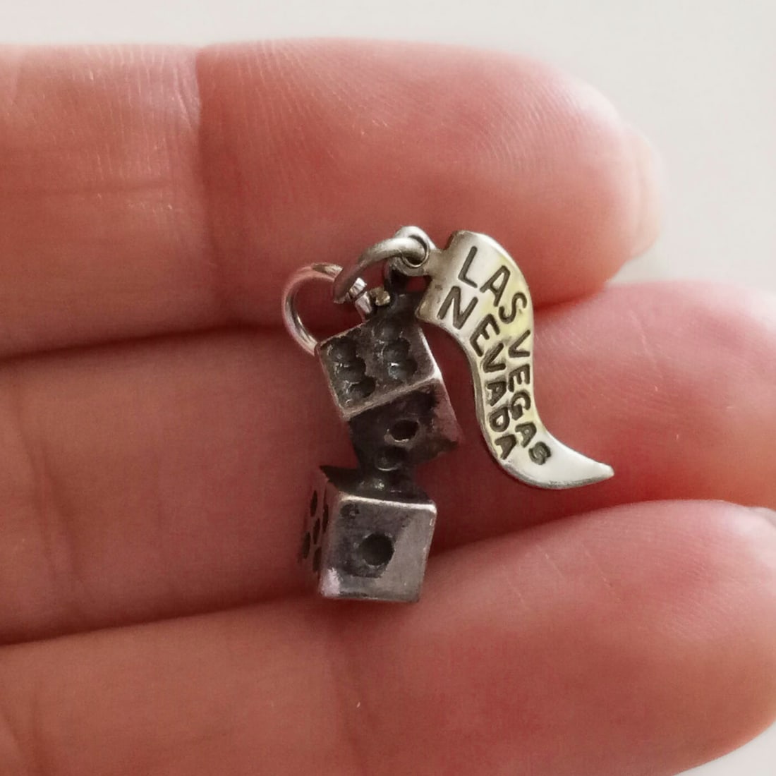 Vintage sterling silver Dice Las Vegas Nevada charm: Vintage sterling silver Dice Las Vegas Nevada charm pendant. Weight 3.65 grams. Length 1 inches with bail. Hallmarked 925. Condition very good.