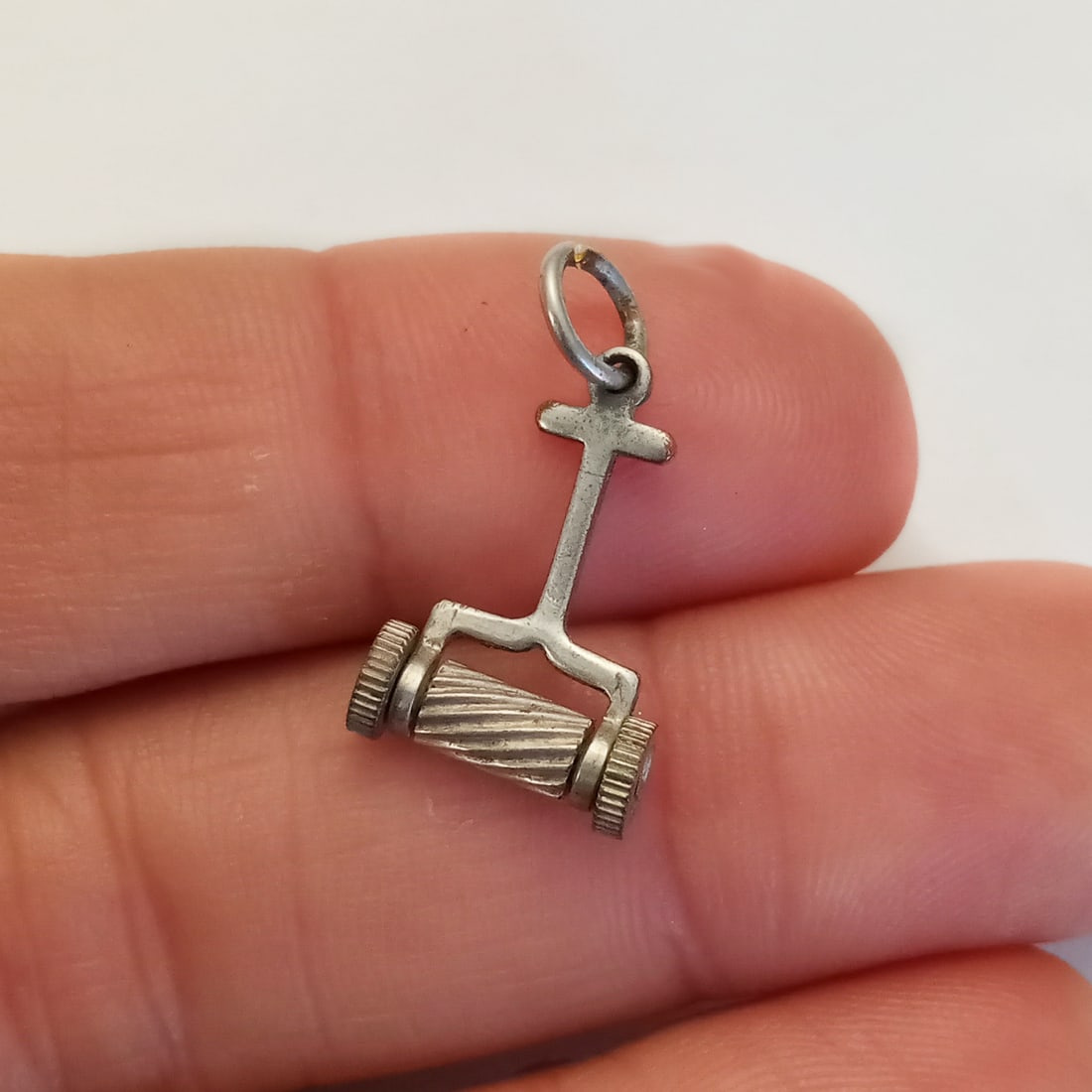 Vintage sterling silver manual lawn mower charm (1 of 3)