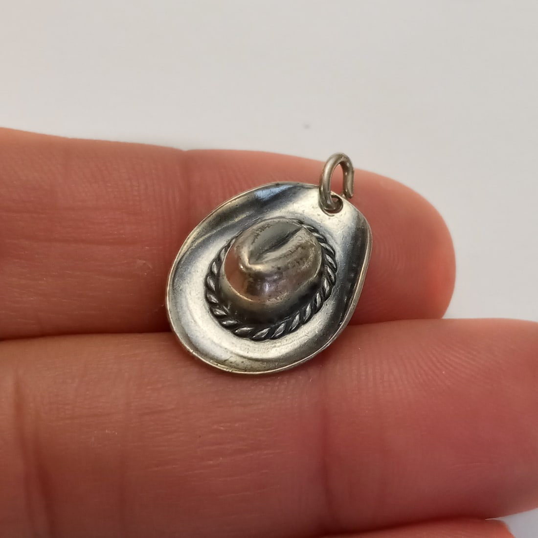 Vintage sterling silver Cowboy Cowgirl hat charm: Vintage sterling silver Cowboy Cowgirl hat charm. Weight 1.37 grams. Length 3/4 inches with bail. No hallmark, tested 925. Condition very good.