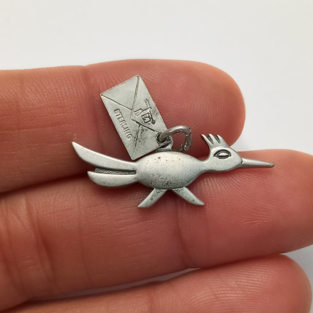 Vintage sterling silver Road Runner Carlsbad Caverns charm: Vintage sterling silver Road Runner Carlsbad Caverns charm. Weight 1.83 grams. Measured 1 1/8 x 5/8 inches. Hallmarked sterling by Bell. Conditionv ery good.