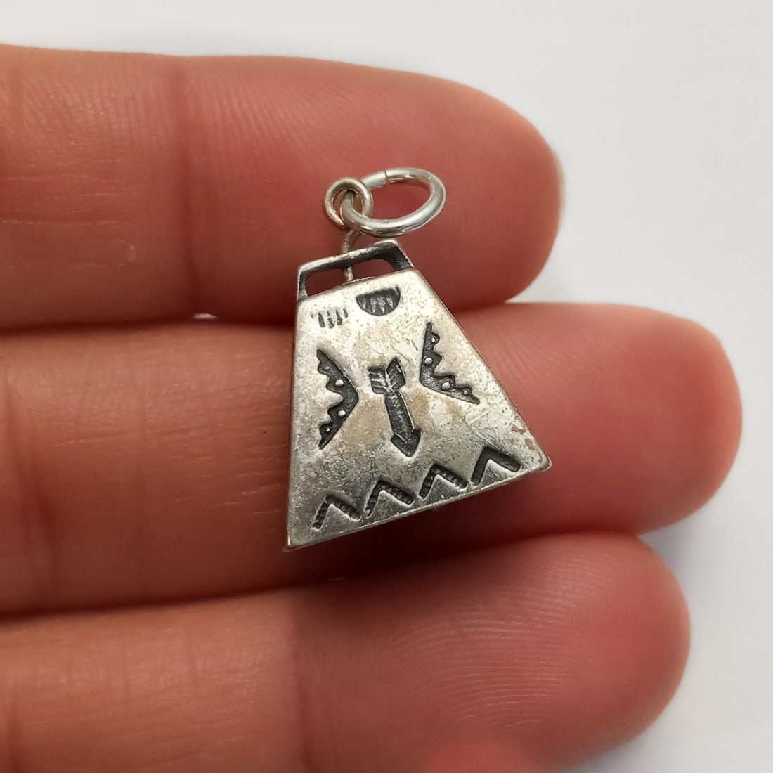 Vintage sterling silver Native American design working bell charm: Vintage sterling silver Native American design working bell charm. Weight 3.46 grams. Length 7/8 inches with bail. No hallmark, tested 925. Condition very good.