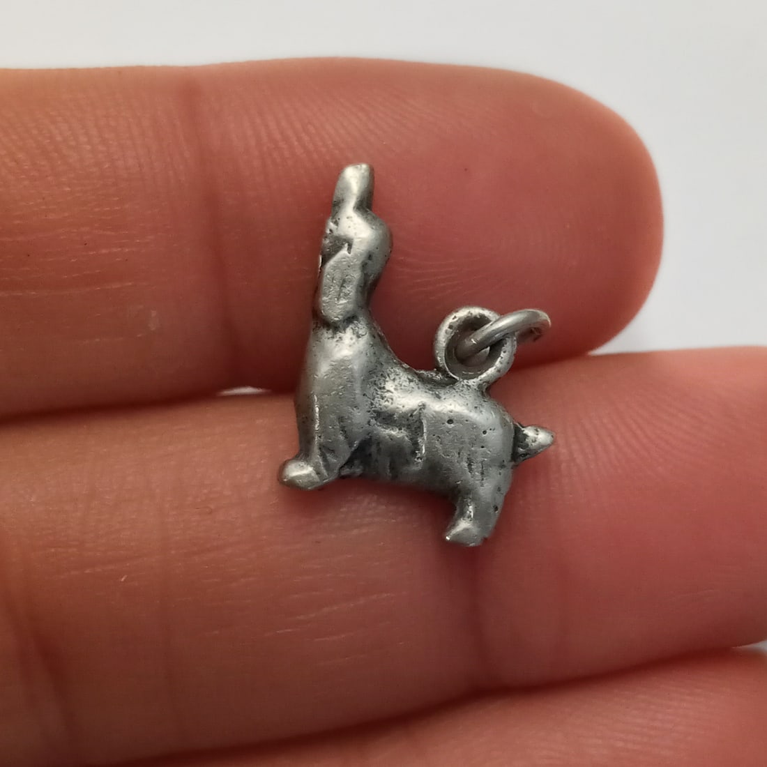 Vintage sterling silver Dog Puppycharm: Vintage sterling silver Dog Puppy charm. Weight 2.08 grams. Length 1/2 inches with bail. No hallmarked , tested 925. Condition very good.