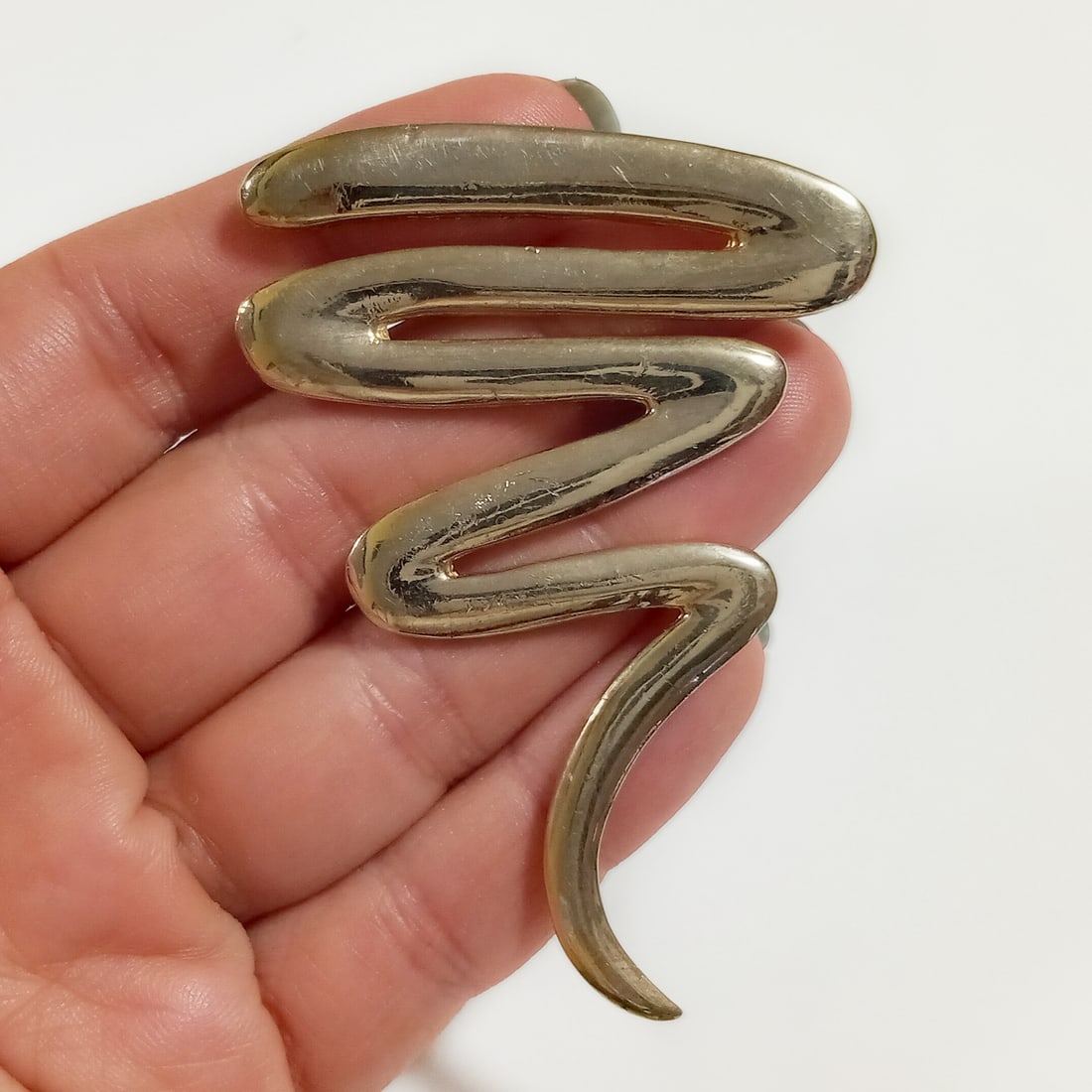 Gold tone shiny finish wavy line shape brooch (1 of 3)