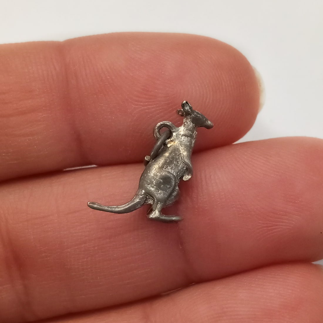 Vintage sterling silver Kangaroo and baby charm: Vintage sterling silver Kangaroo and baby charm. Weight 1.08 grams. Length 1/2 inches with bail. No hallmark, tested 925. Condition very good.