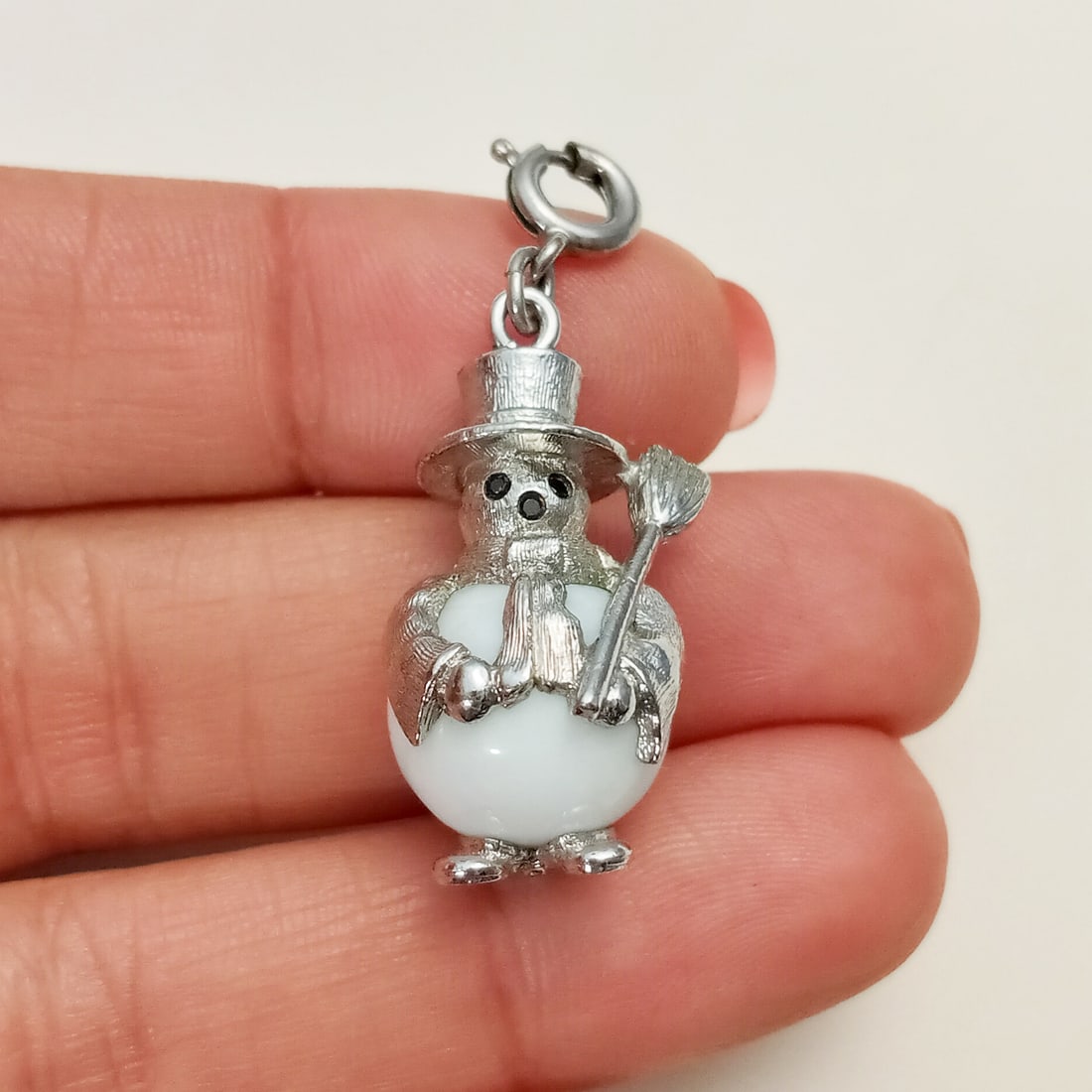 Silver tone white bead Snowman charm: Silver tone white acrylic bead Snowman charm with spring clasp. Length 1 5/8 inches with spring clasp. Condition very good.
