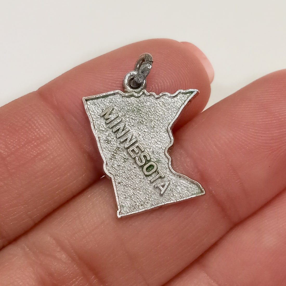 RJL Vintage sterling silver Minnesota state charm: RJL Vintage sterling silver textured finish Minnesota state charm pendant. Weight 1.4 grams. Length 3/4 inches with bail. Hallmarked RJL Ster. Condition good.