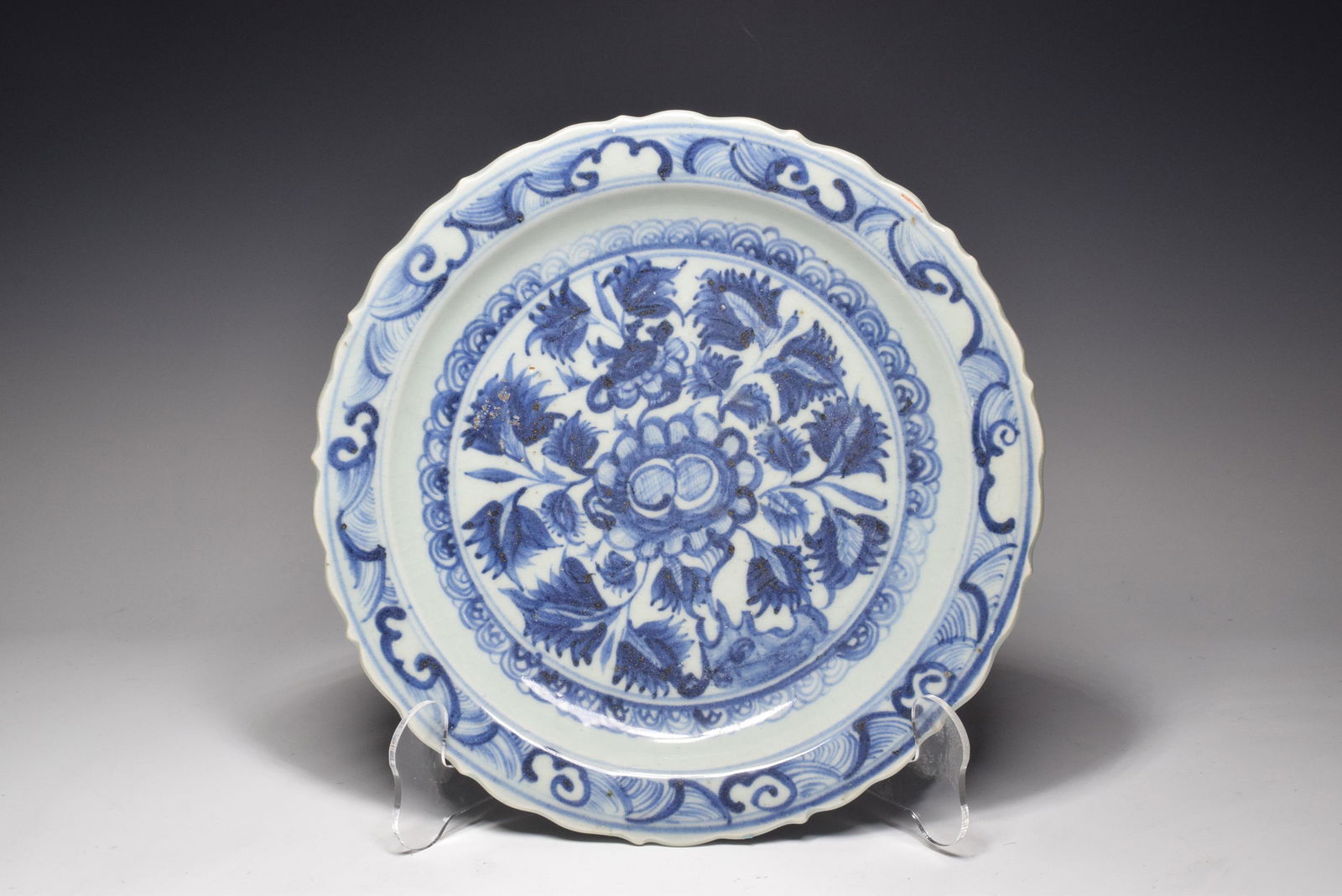 A LOBED BLUE AND WHITE DISH MING DYNASTY (1 of 7)
