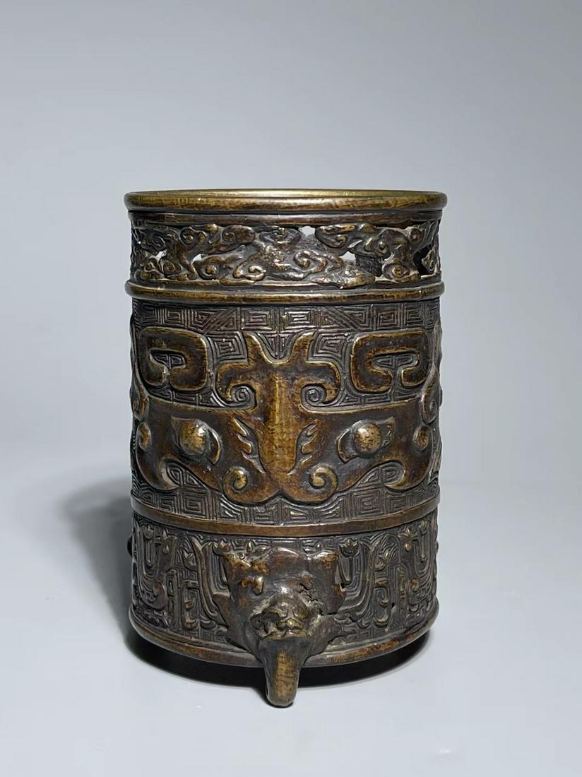 A TRIPOD BRONZE BRUSH POT QING DYNASTY (1 of 8)