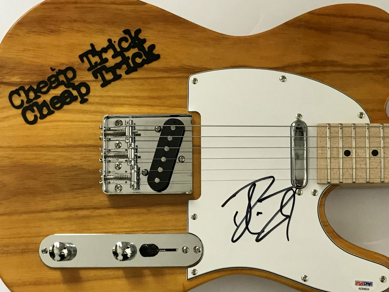 Cheap Trick Signed Robin Zander Guitar with PSA COA (1 of 5)