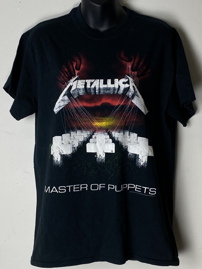 Metallica 2007 Master of Puppets T-shirt: Cool Metallica 2007 Master of Puppets t-shirt! The front of the t-shirt features the well-known Master of Puppets album cover and the back has the song list from the album. The t-shirt is a lightwei