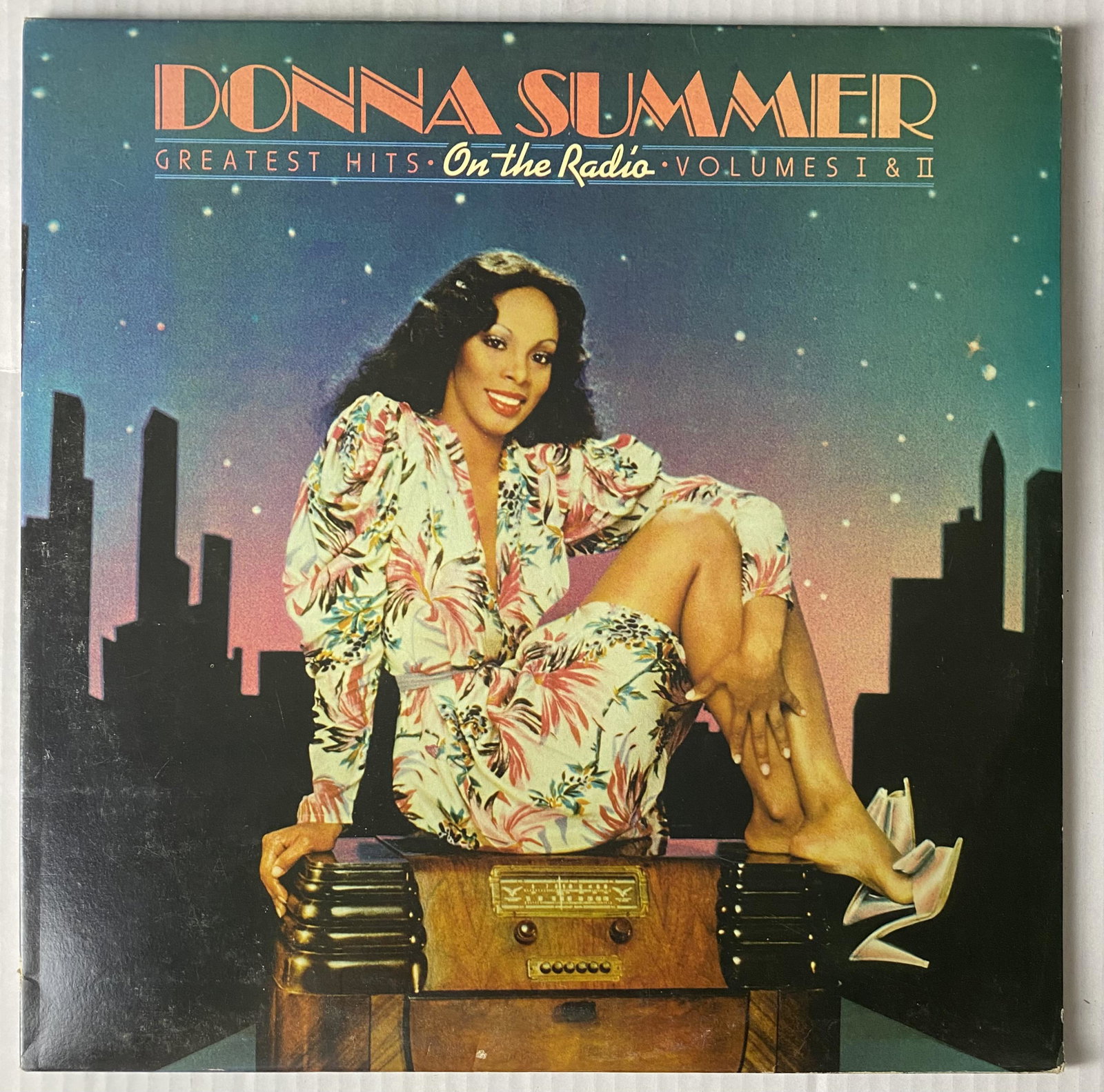 Donna Summer Greatest Hits On the Radio Vol I & II 1979 w/ Poster: Donna Summer Greatest Hits On the Radio Vol I & II 1979 *Record condition: EXC *Jacket condition: EXC 1979 LP Double Album Original Poster in Excellent Condition included Original Inner