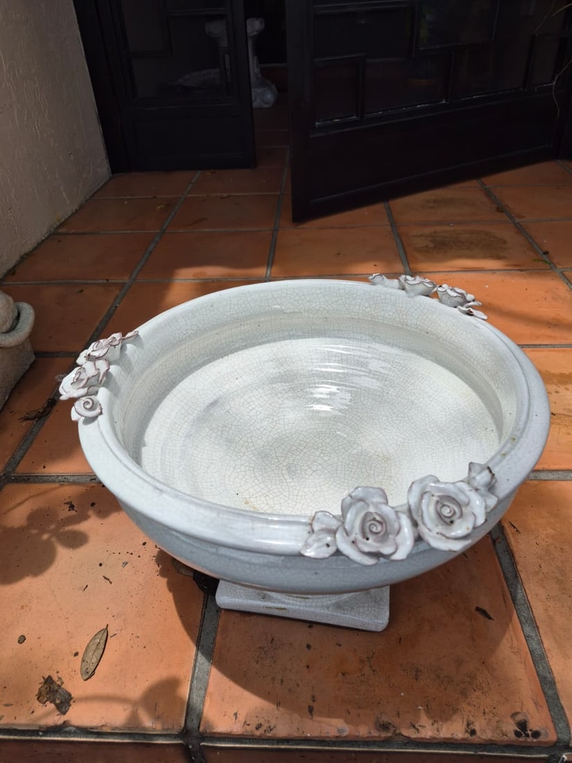 Vintage Vintage Italian-Style Glazed Terracotta Garden Urn Planter with Applied Roses: Title: Vintage Vintage Italian-Style Glazed Terracotta Garden Urn Planter with Applied RosesPeriod/Style: Mid-to-Late 20th Century / Hollywood Regency StyleMaterial: Glazed terracotta (earthenware)