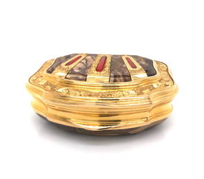Gold and Agate Snuffbox