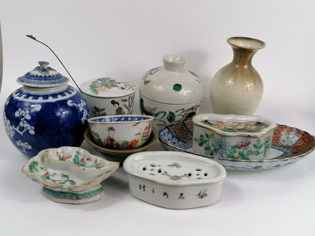 A group of Chinese porcelain (1 of 5)