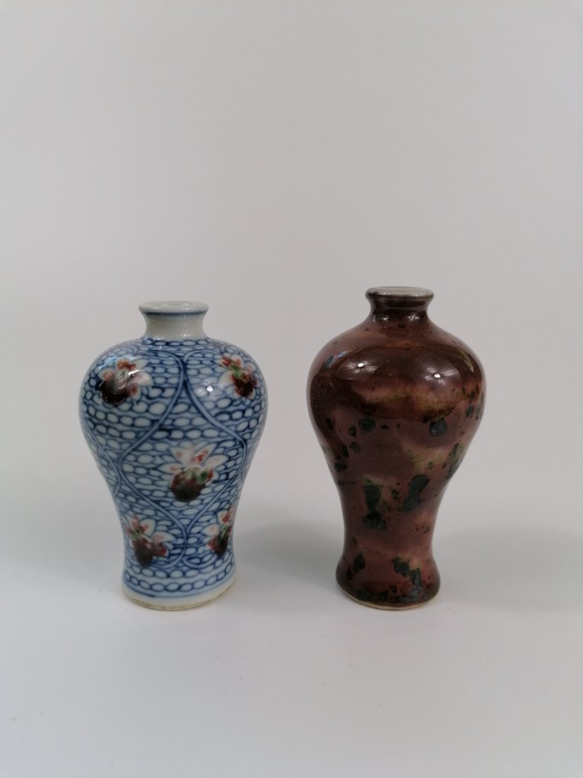 A Pair of Meiping vase formed snuff bottle (1 of 5)